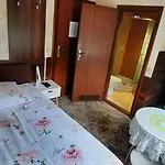 Noclegi Hostel *