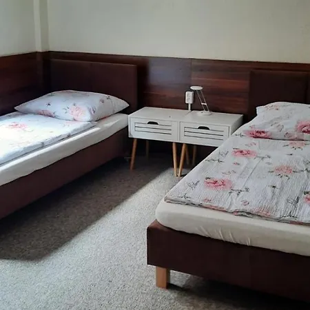 Noclegi * 루다 실롱스카