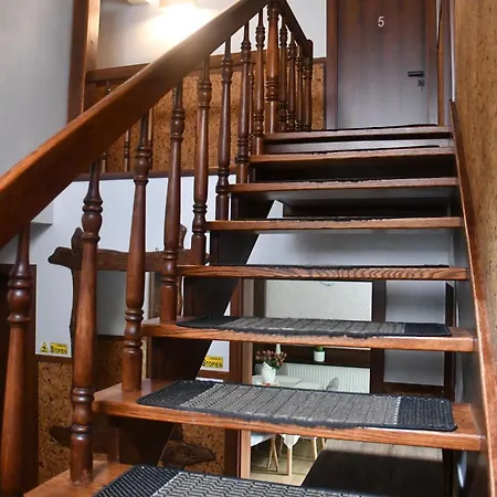 Noclegi 호스텔 루다 실롱스카